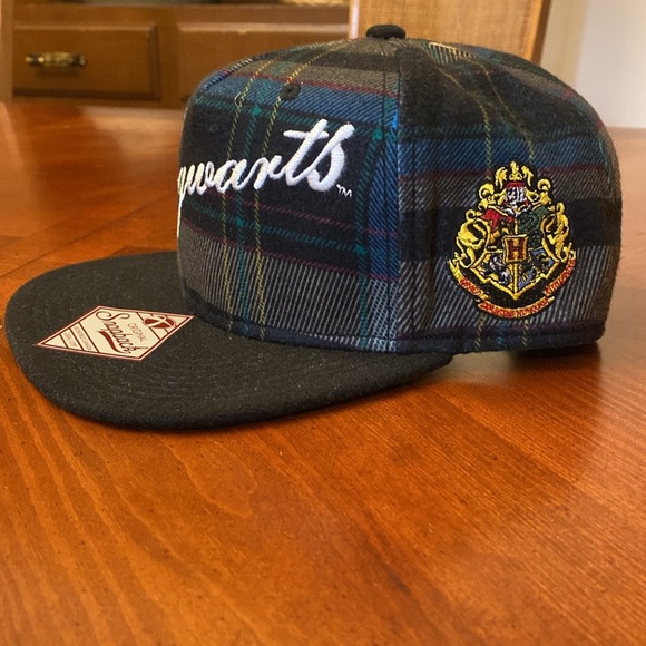 Harry Potter Hogwarts Snapback Hat Cap NWOT - Picture 2 of 6
